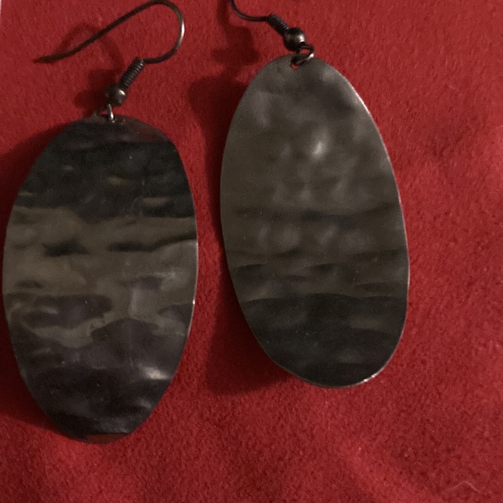 Dangle earrings, silver color, pounded metal - Picture 2 of 2